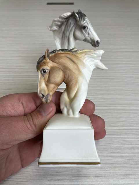 古玩陶瓷民國左右 英國皇家御馬圖 瓷雕塑拍賣，當(dāng)前價格280元