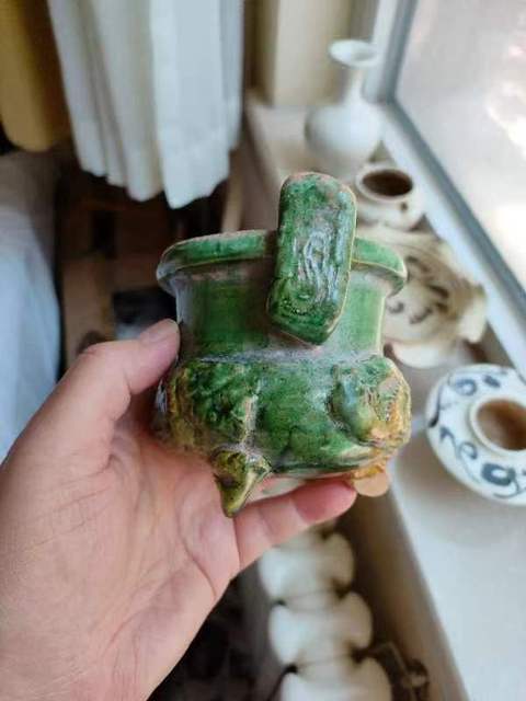 古玩陶瓷元代三彩貼龍紋三足爐真品鑒賞圖