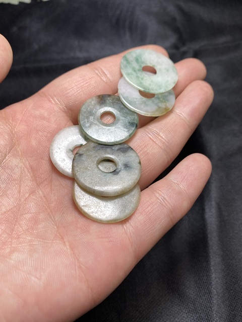 古玩玉器清代天然翡翠“平安扣”一組拍賣,當前價格4600元