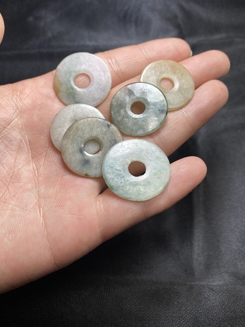 古玩玉器清代天然翡翠“平安扣”一組拍賣,當前價格4600元