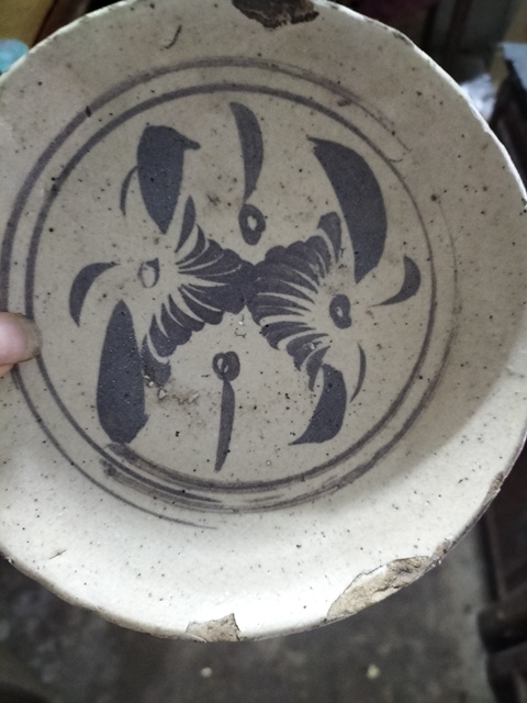 古玩陶瓷磁州窯白地黑花盤真品鑒賞圖