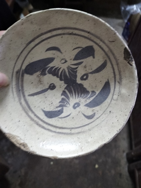 古玩陶瓷磁州窯白地黑花盤真品鑒賞圖