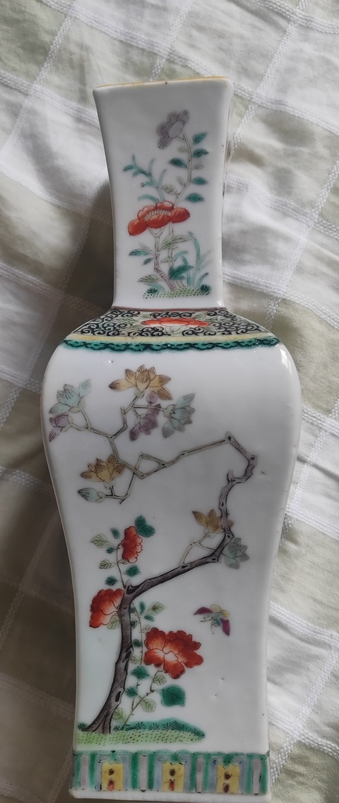 古玩陶瓷清光緒 五彩花卉紋四方瓶真品鑒賞圖