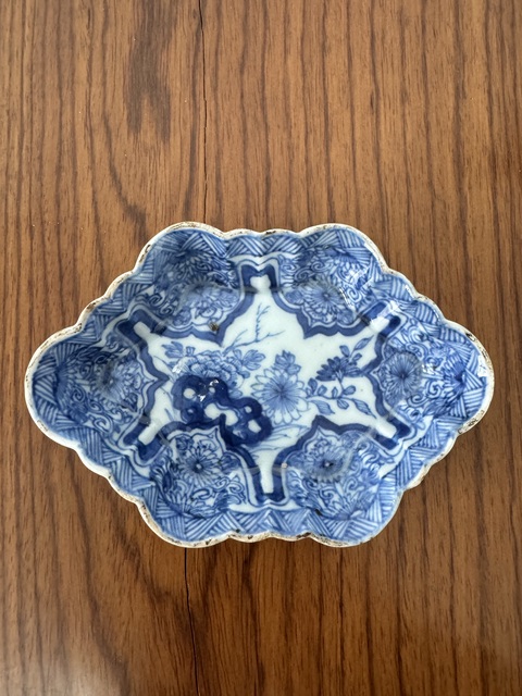 古玩陶瓷青花花卉紋花口盤真品鑒賞圖