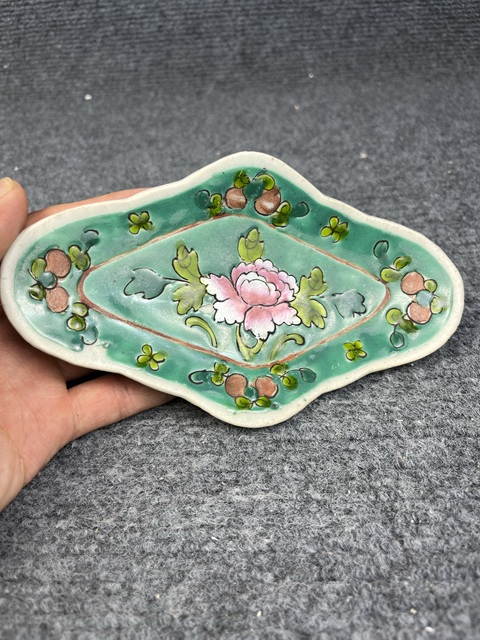古玩陶瓷粉彩花卉紋盤拍賣，當前價格399元