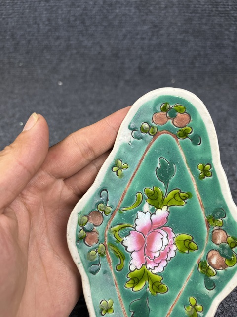 古玩陶瓷粉彩花卉紋盤拍賣，當前價格399元
