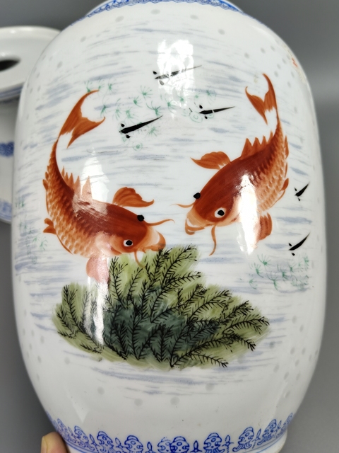 古玩陶瓷粉彩魚藻紋燈瓶真品鑒賞圖