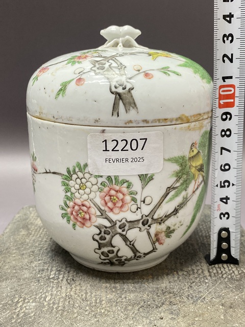 古玩陶瓷花鳥紋粉彩蓋缸真品鑒賞圖