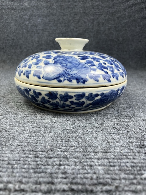 古玩陶瓷外花卉紋內五福捧壽紋調色蓋盒真品鑒賞圖