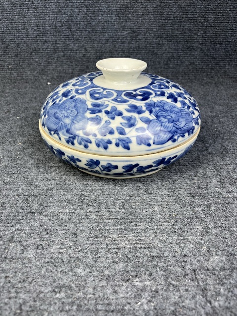 古玩陶瓷外花卉紋內五福捧壽紋調色蓋盒真品鑒賞圖