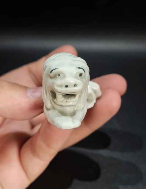 古玩陶瓷白釉獅子像真品鑒賞圖