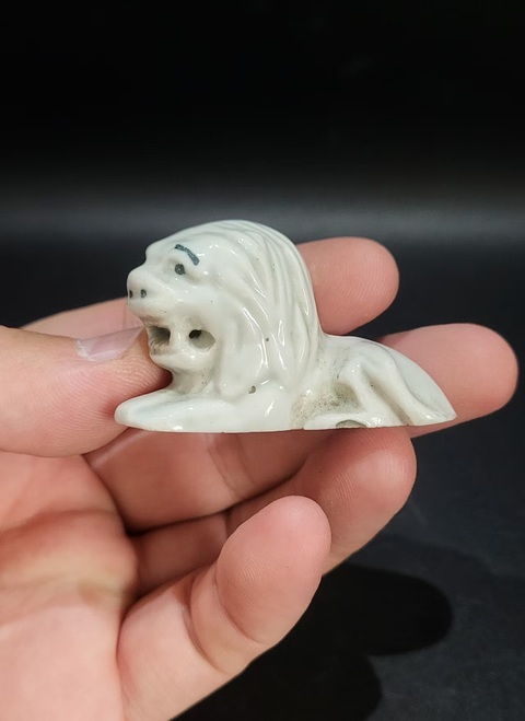 古玩陶瓷白釉獅子像真品鑒賞圖