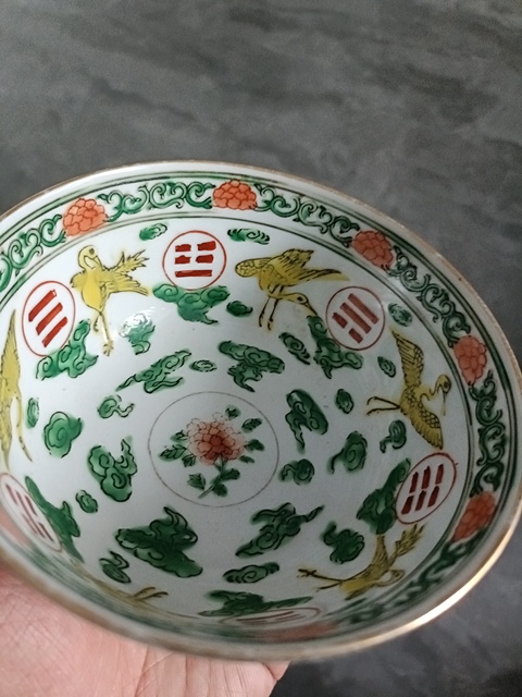 古玩陶瓷彩繪云鶴紋茶碗真品鑒賞圖