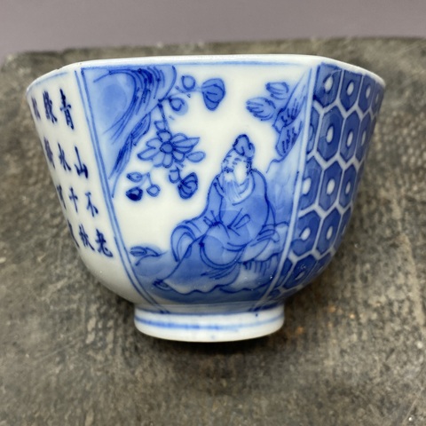 古玩陶瓷清中晚期詩文·人物·山水·花卉紋青花六方杯拍賣，當(dāng)前價(jià)格2360元