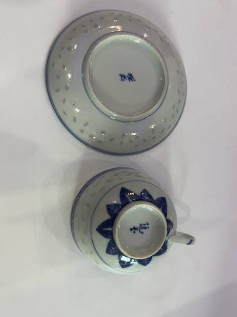 古玩陶瓷玩玉款正面龍紋玲瓏瓷青花杯盤真品鑒賞圖