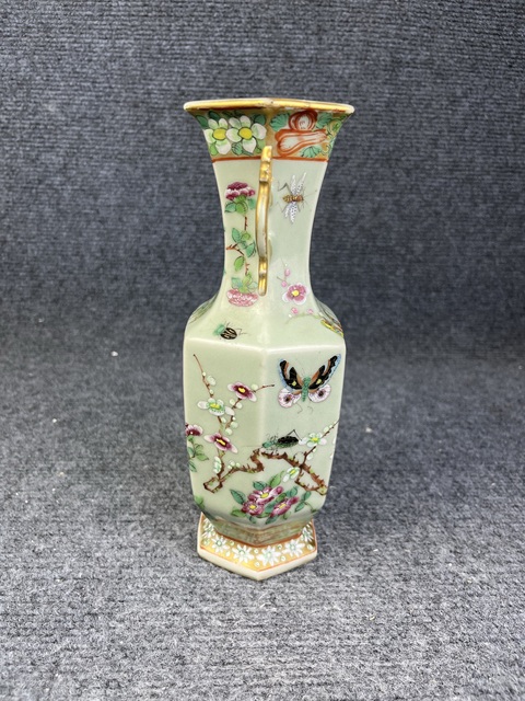 古玩陶瓷青釉加彩花鳥紋六方雙耳瓶真品鑒賞圖
