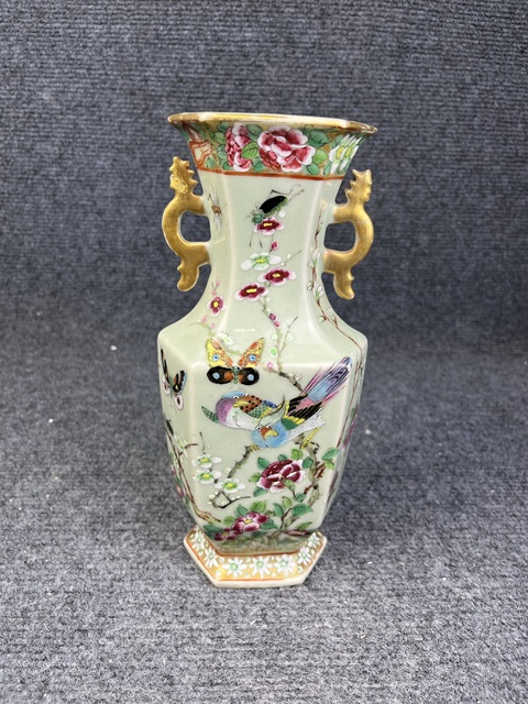 古玩陶瓷青釉加彩花鳥紋六方雙耳瓶真品鑒賞圖