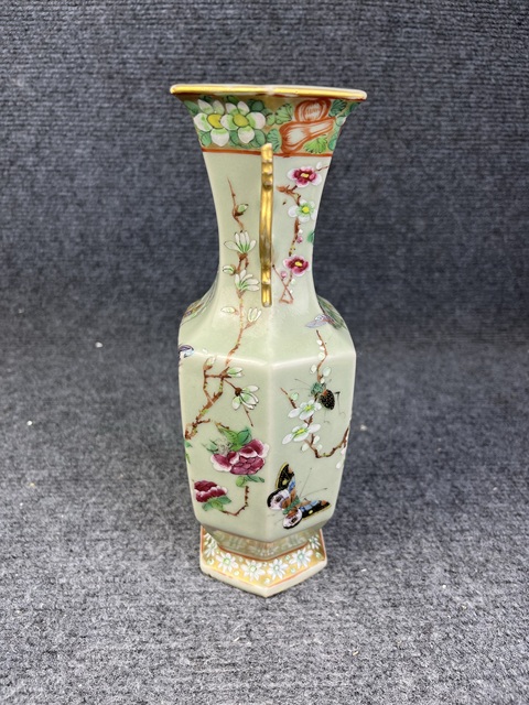 古玩陶瓷青釉加彩花鳥紋六方雙耳瓶真品鑒賞圖