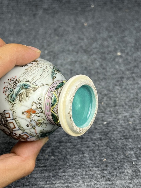 古玩陶瓷五彩山水樓閣人物紋蒜頭瓶拍賣,當前價格4588元