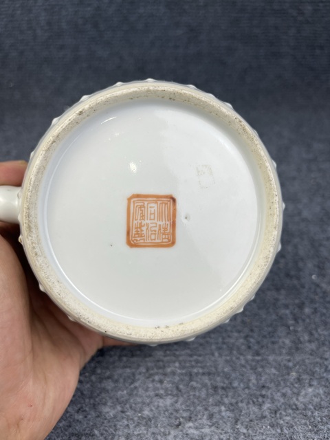 古玩陶瓷粉彩八仙人物故事紋鼓釘提梁壺真品鑒賞圖