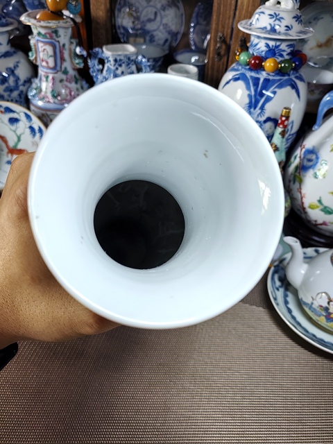 古玩陶瓷灑藍釉觀音瓶真品鑒賞圖