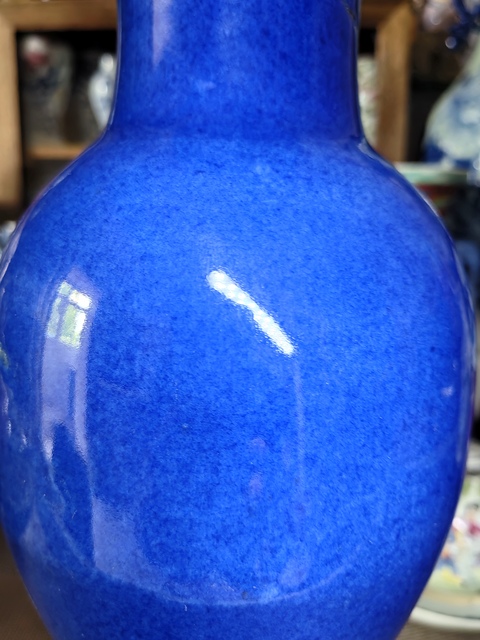 古玩陶瓷灑藍釉觀音瓶真品鑒賞圖