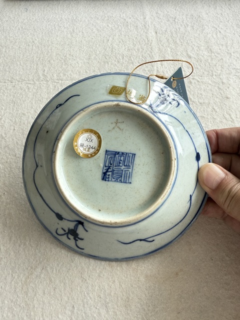 古玩陶瓷花卉紋青花盤真品鑒賞圖