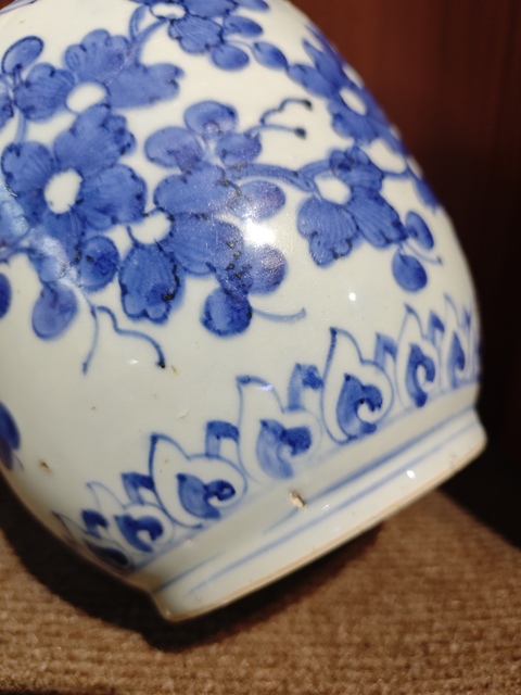古玩陶瓷青花花卉紋罐真品鑒賞圖