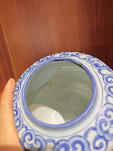 古玩陶瓷青花花卉紋罐真品鑒賞圖