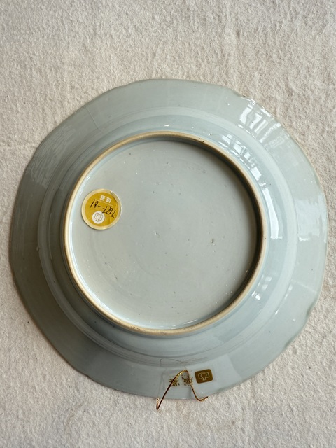 古玩陶瓷花卉紋青花盤真品鑒賞圖