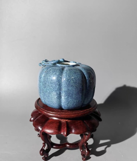 古玩陶瓷爐鈞釉瓜棱水盂真品鑒賞圖