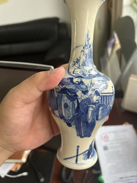 古玩陶瓷煨瓷青花人物故事紋撇口瓶真品鑒賞圖