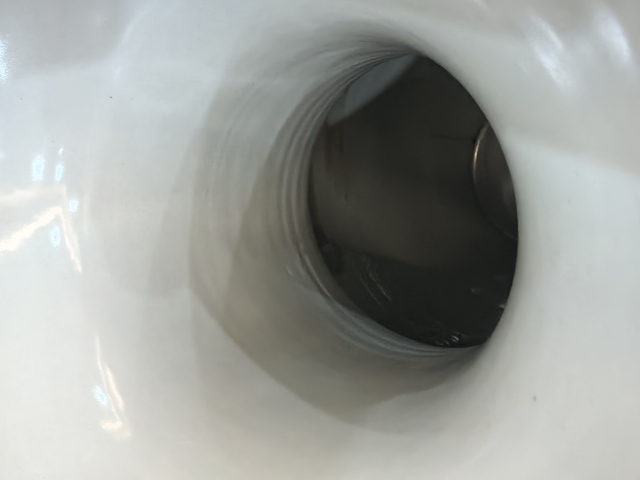 古玩陶瓷豆青青花人物紋雙耳瓶真品鑒賞圖