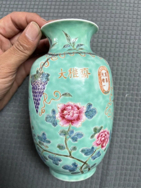 古玩陶瓷粉彩大雅齋風(fēng)格瓶真品鑒賞圖