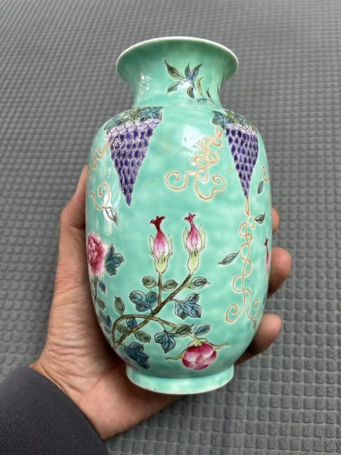 古玩陶瓷粉彩大雅齋風(fēng)格瓶真品鑒賞圖