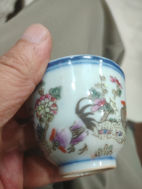 古玩陶瓷大雞圖粉彩杯真品鑒賞圖