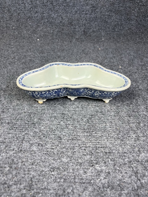 古玩陶瓷青花纏枝花卉紋蝴蝶型水仙盆拍賣,當前價格2288元