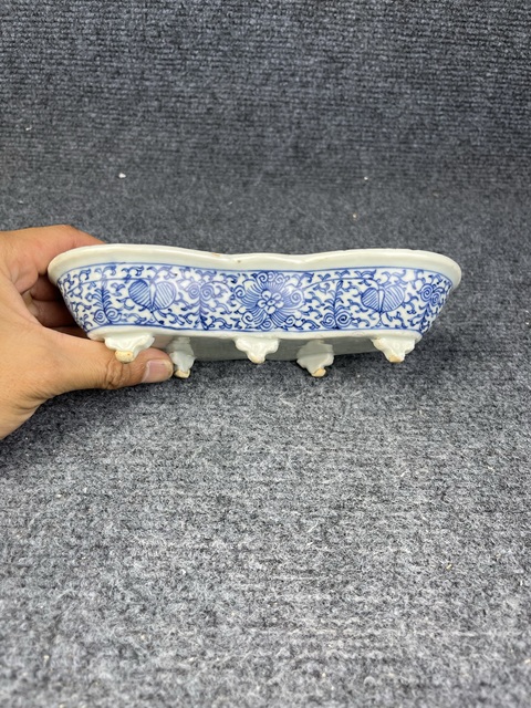 古玩陶瓷青花纏枝花卉紋蝴蝶型水仙盆拍賣,當前價格2288元