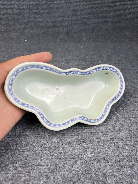 古玩陶瓷青花纏枝花卉紋蝴蝶型水仙盆拍賣,當前價格2288元