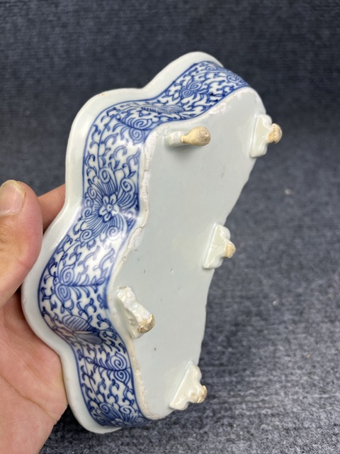 古玩陶瓷青花纏枝花卉紋蝴蝶型水仙盆拍賣,當前價格2288元
