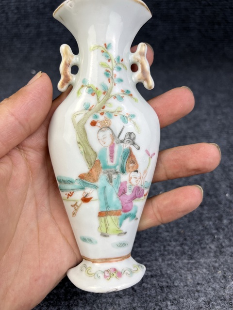 古玩陶瓷粉彩折桂圖壁瓶真品鑒賞圖