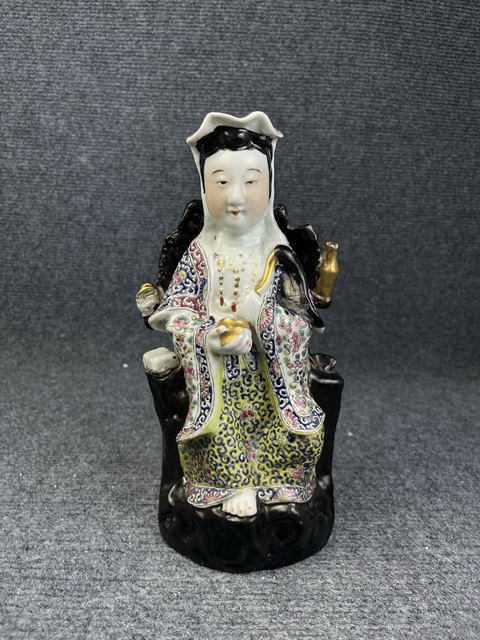 古玩陶瓷粉彩觀音塑像真品鑒賞圖