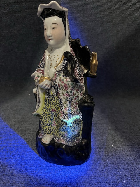 古玩陶瓷粉彩觀音塑像真品鑒賞圖
