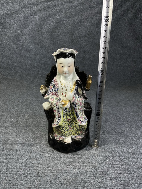 古玩陶瓷粉彩觀音塑像真品鑒賞圖