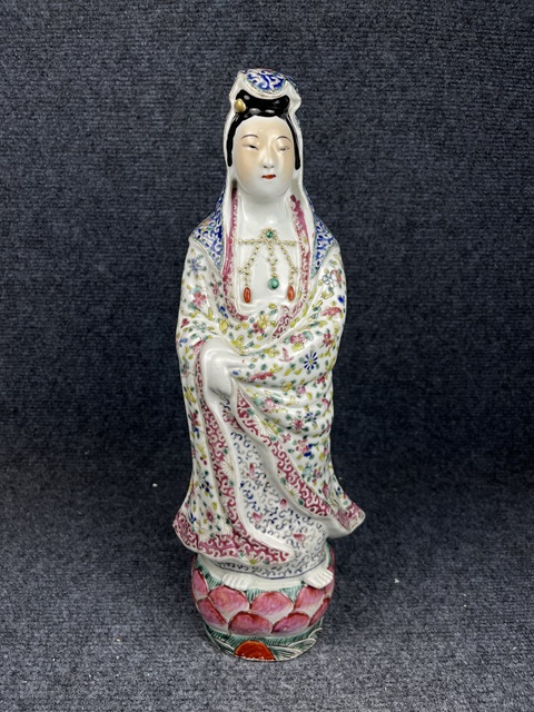 古玩陶瓷粉彩觀音塑像真品鑒賞圖