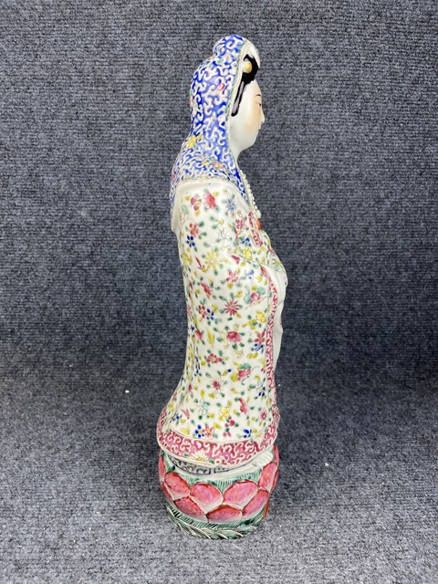 古玩陶瓷粉彩觀音塑像真品鑒賞圖