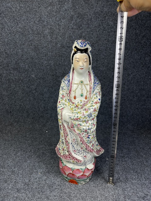 古玩陶瓷粉彩觀音塑像真品鑒賞圖