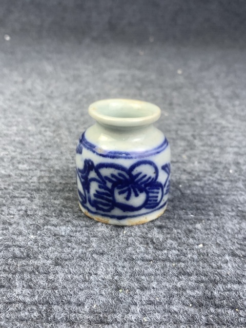 古玩陶瓷青花纏枝花卉紋水盂真品鑒賞圖