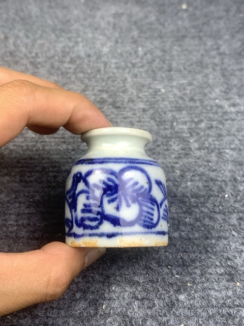 古玩陶瓷青花纏枝花卉紋水盂真品鑒賞圖