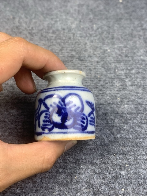古玩陶瓷青花纏枝花卉紋水盂真品鑒賞圖